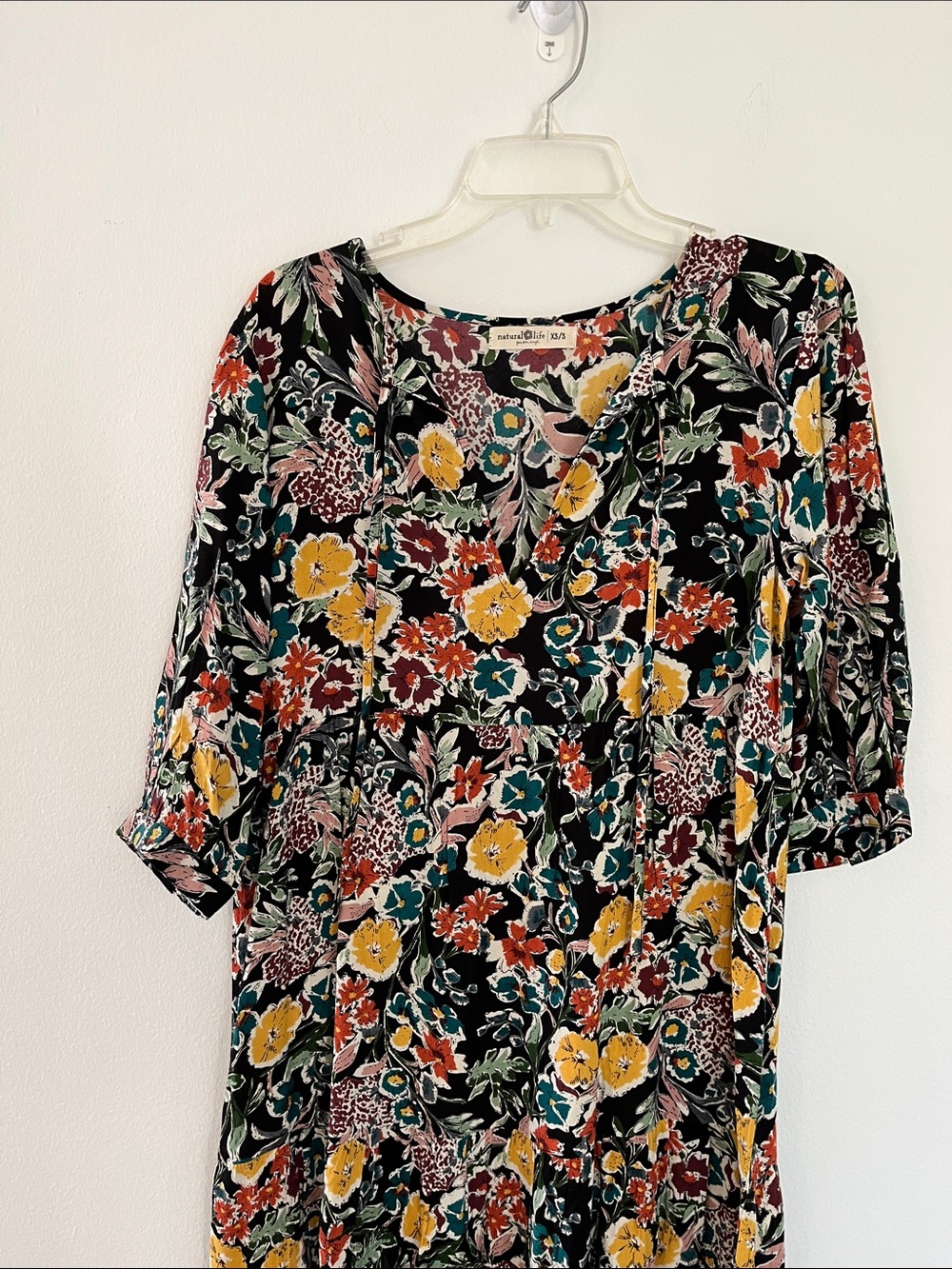 NATURAL LIFE Floral V-Neck Women’s Top in Black Multi